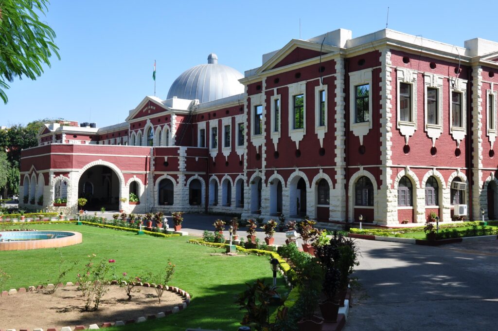 The building in the image in the High Court of Jharkhand. | Jharkhand Judiciary